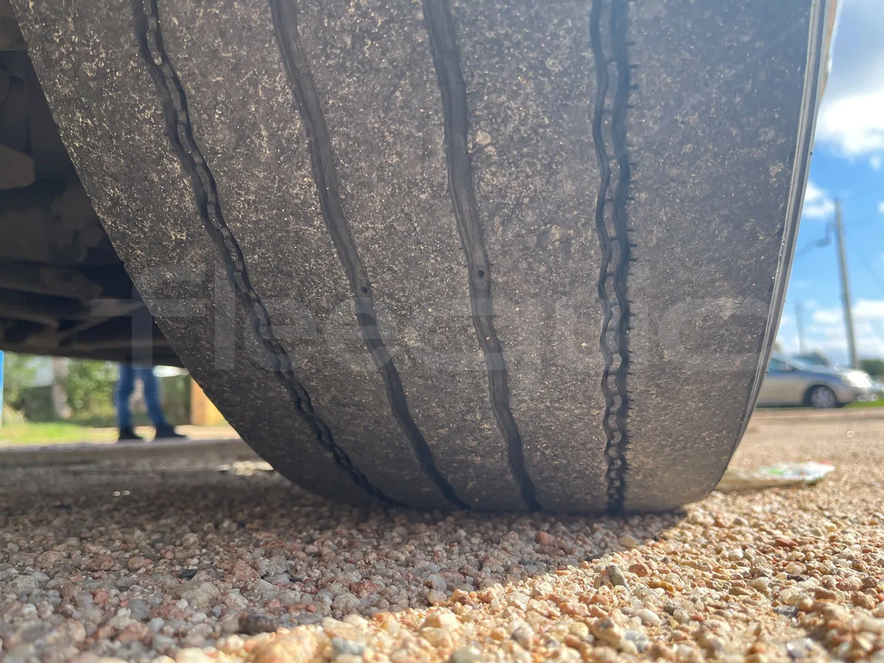 King Long XMQ6996 XMQ6996 / Euro 5 - 215 Kw - 9.895 Mt - tread condition front tires left