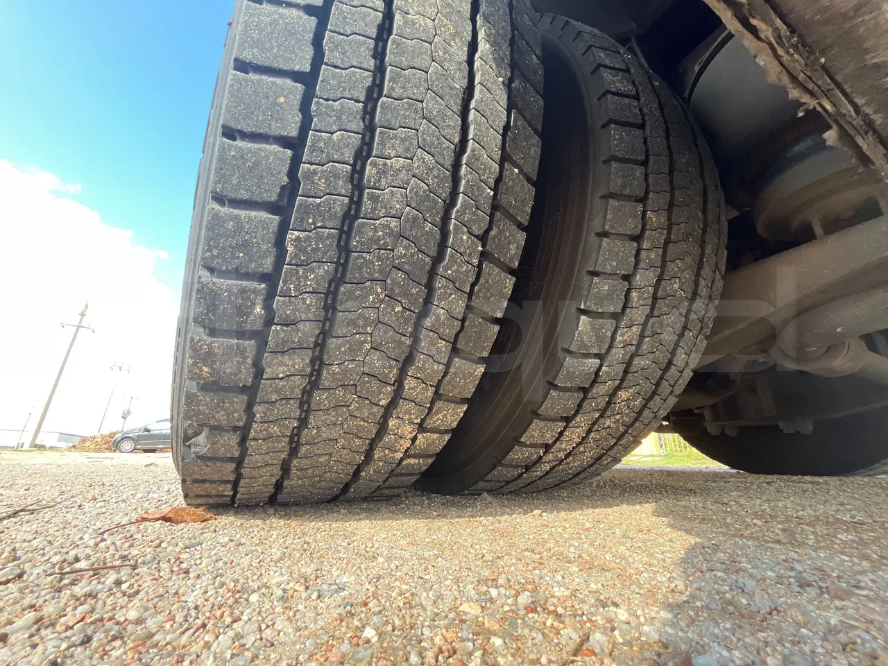 King Long XMQ6996 XMQ6996 / Euro 5 - 215 Kw - 9.895 Mt - tread condition second axle tires left