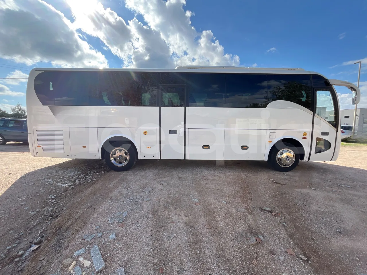 King Long XMQ6996 XMQ6996 / Euro 5 - 215 Kw - 9.895 Mt - right side doors closed