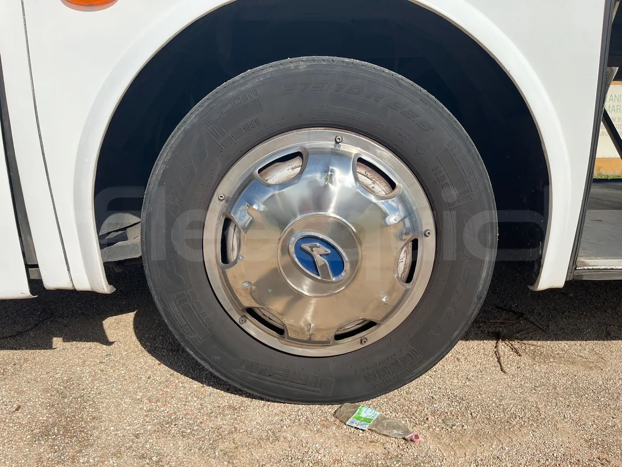 King Long XMQ6996 XMQ6996 / Euro 5 - 215 Kw - 9.895 Mt - front left tire measurements