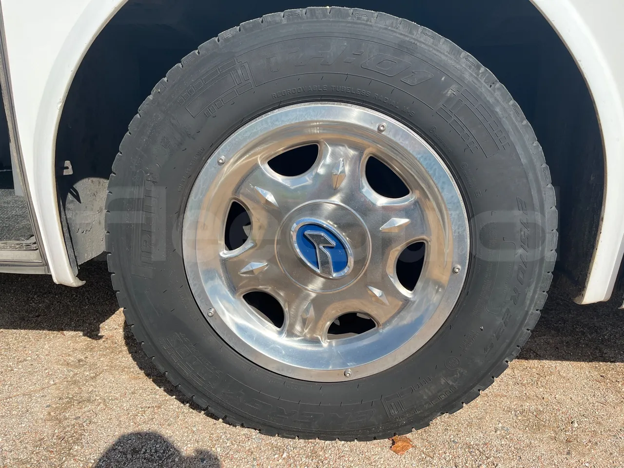 King Long XMQ6996 XMQ6996 / Euro 5 - 215 Kw - 9.895 Mt - rear left tire photo