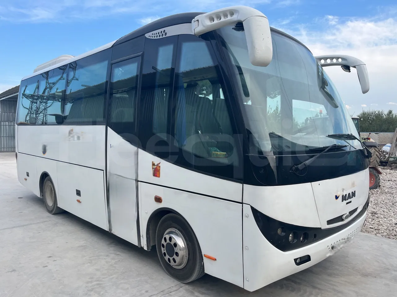 Man Dexon - 3/4 Front Right Side