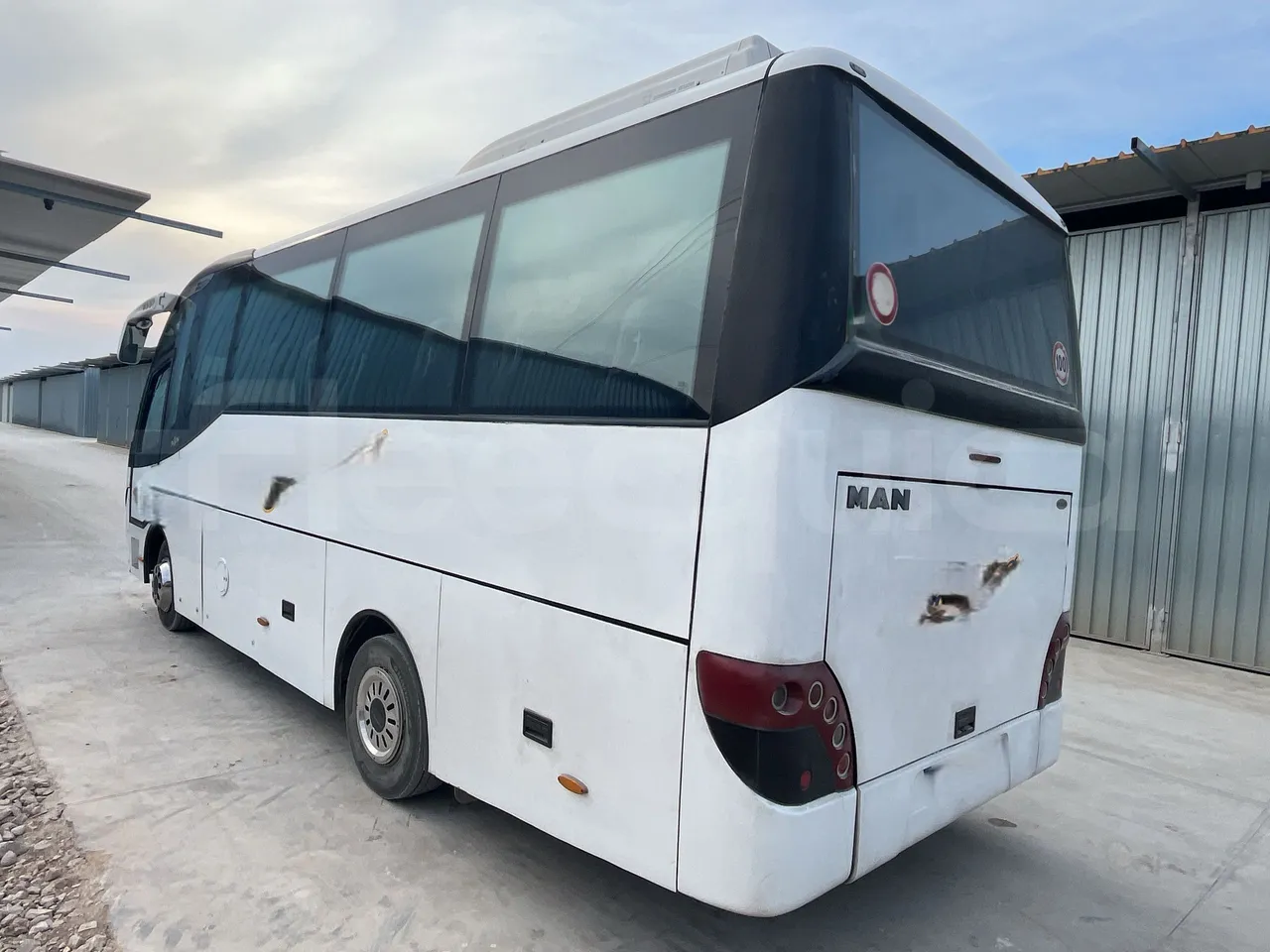 Man Dexon - 3/4 Rear Left Side