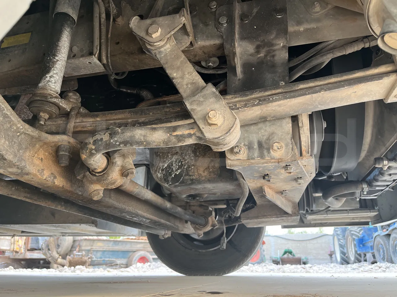 Man Dexon - First Axle Left Side: Complete Tyre