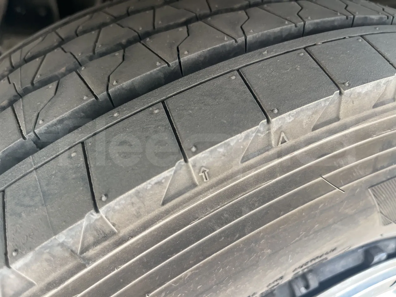 Man Dexon - First Axle Left Side: Tyre Thickness