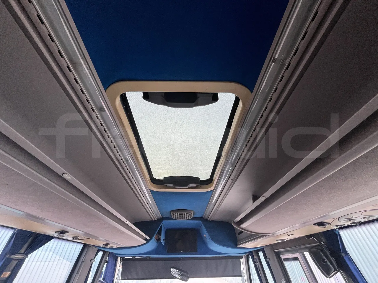 Man Dexon - Roof Hatch 1