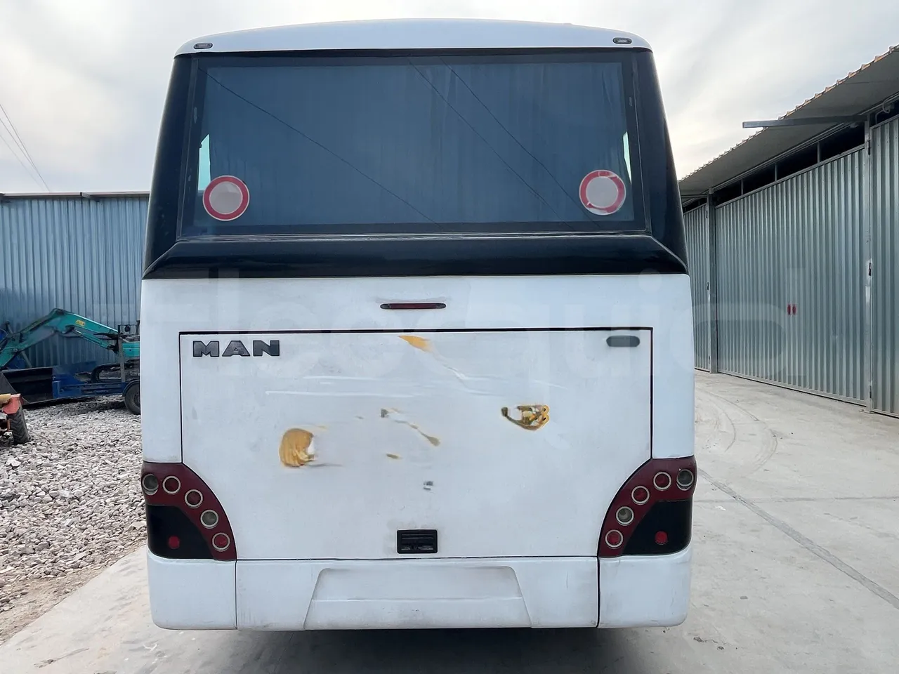 Man Dexon - Rear