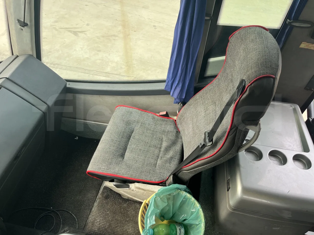 Man Dexon - Hostess Seat