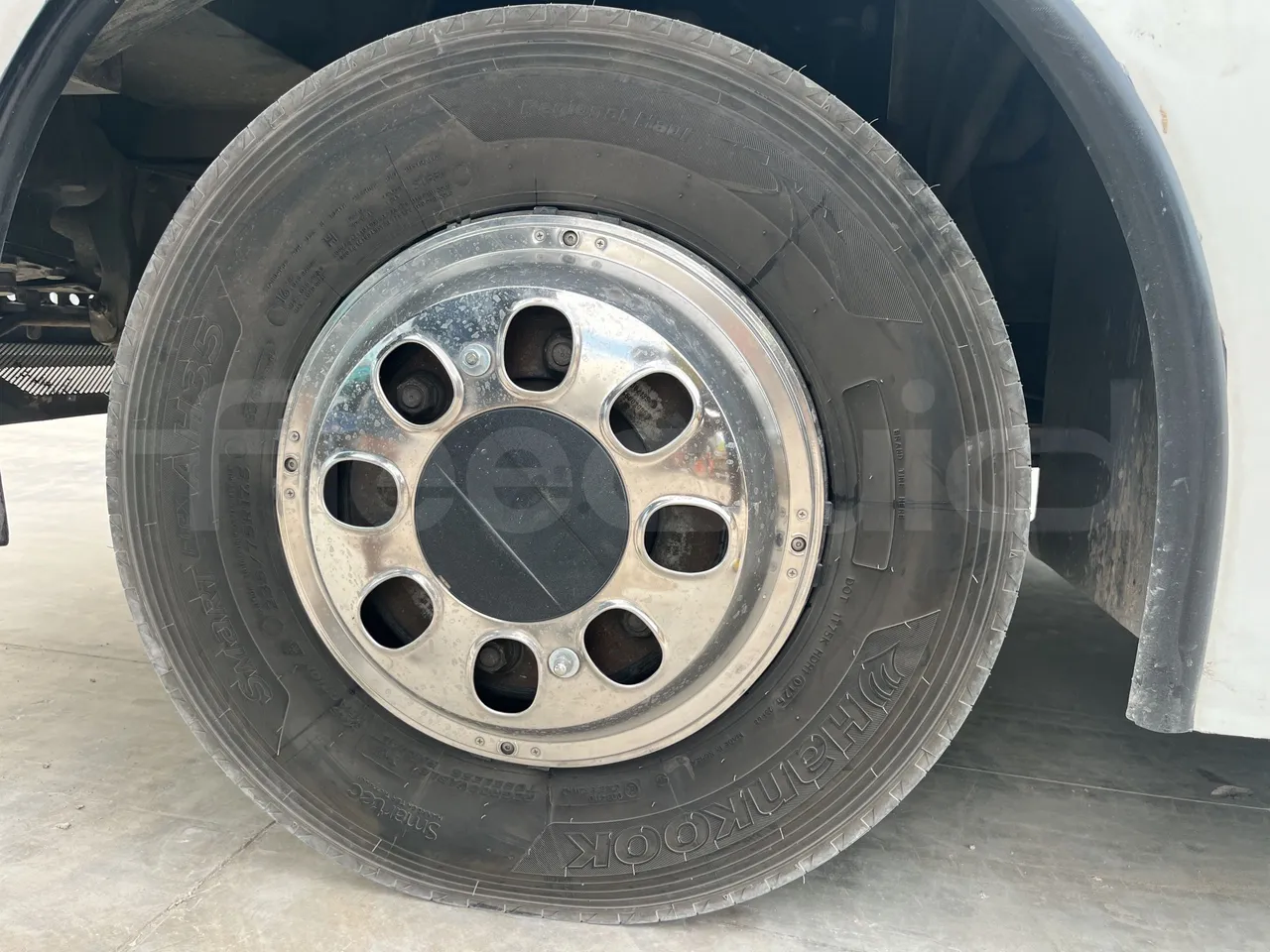 Man Dexon - First Axle Left Side: Tyre Size