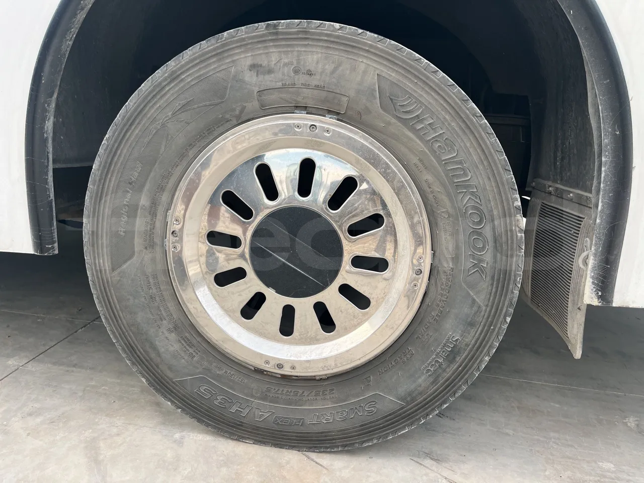 Man Dexon - First Axle Left Side: Tyre Tread