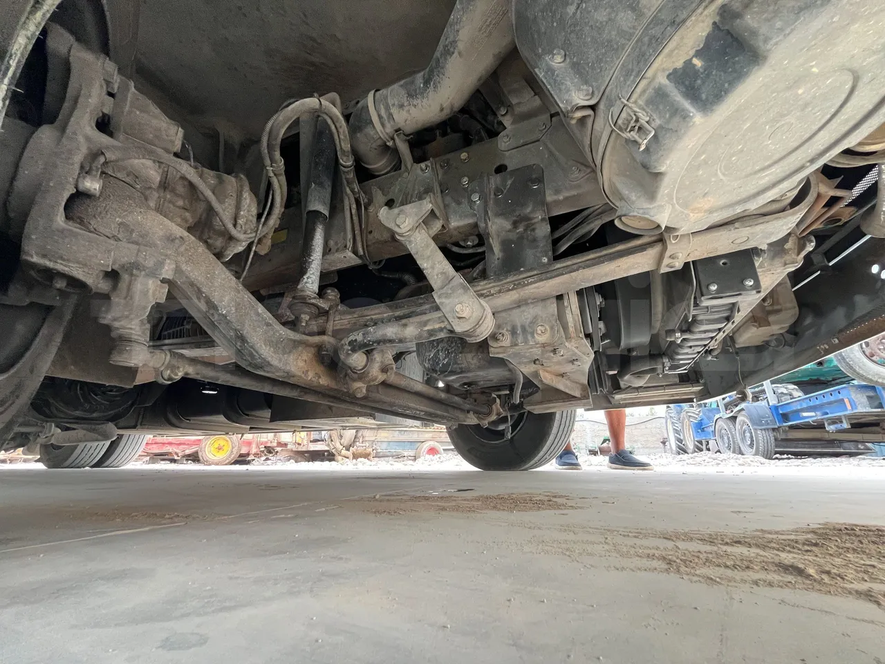 Man Dexon - First Axle Left Side