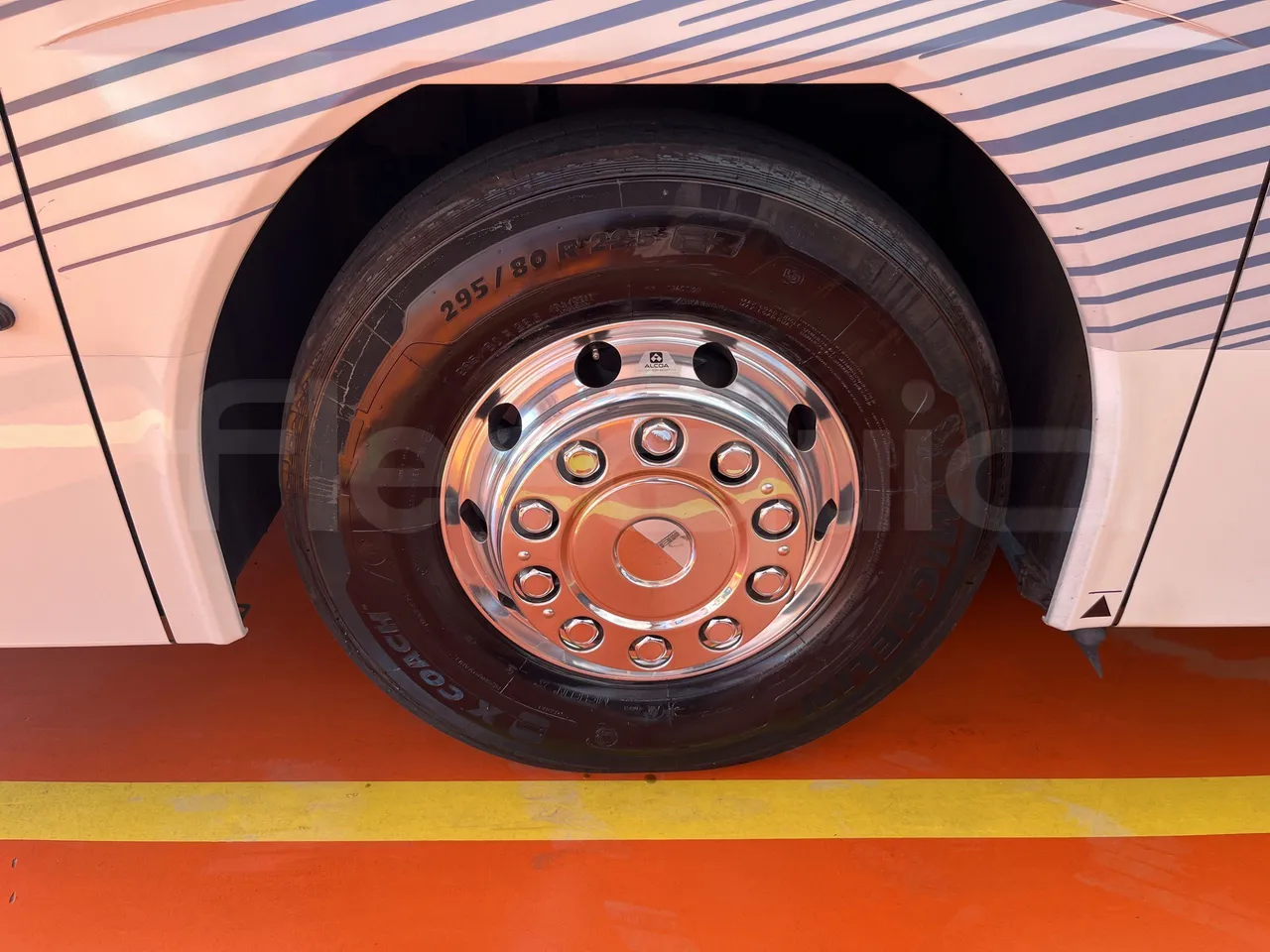 Neoplan Tourliner - First Axle Left Side: Complete Tyre