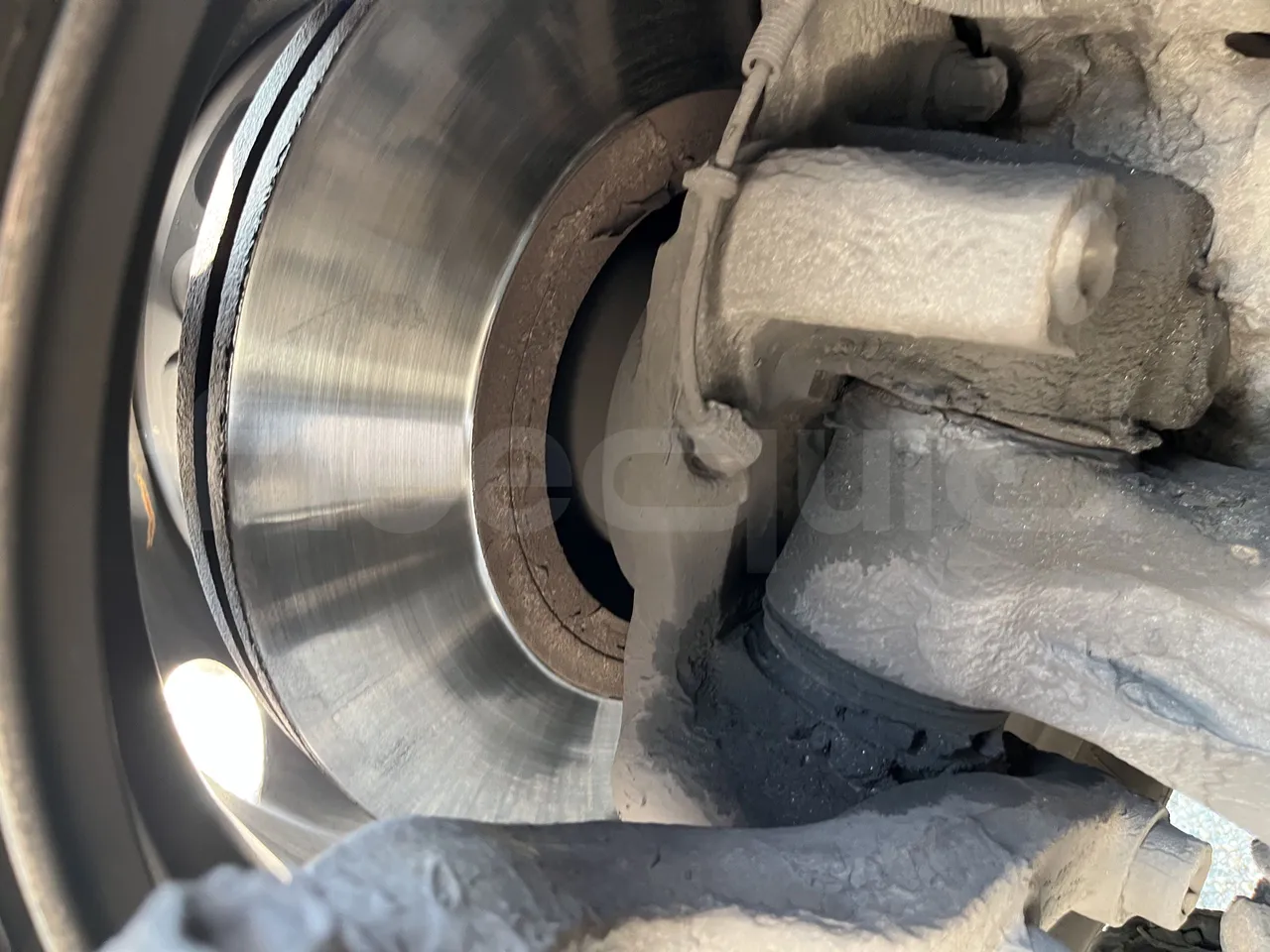 Neoplan Tourliner - First Axle Discs Right Side