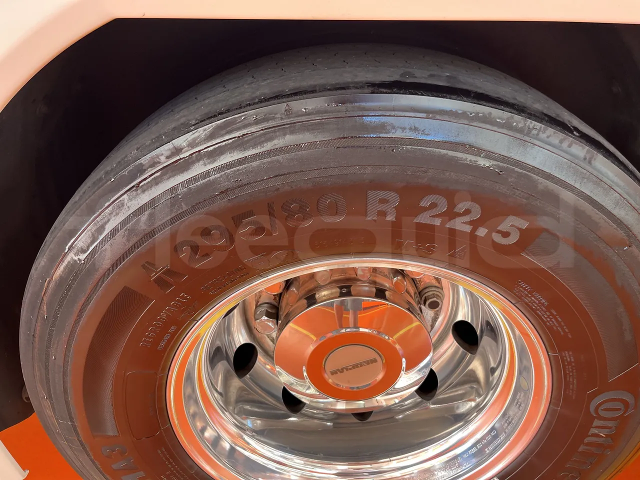 Neoplan Tourliner - Second Axle Left Side: Tyre Size