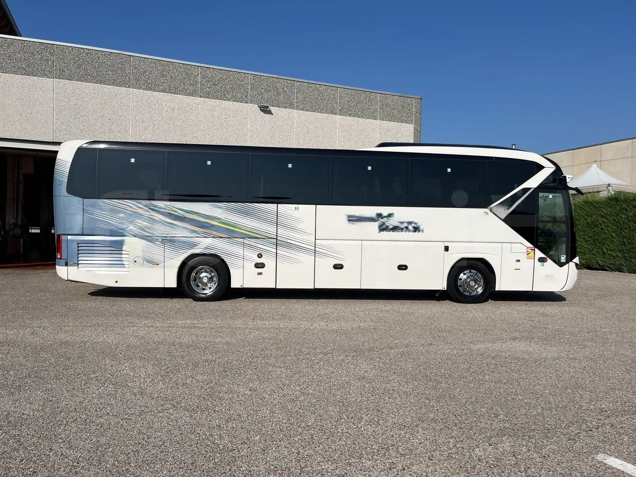 Neoplan Tourliner - Right Side