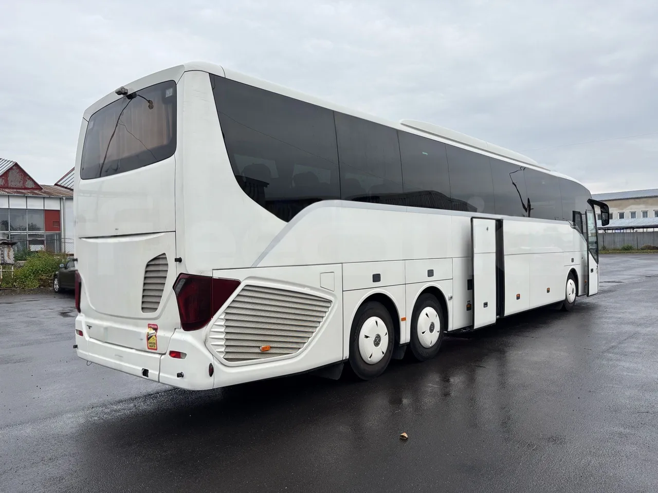 Setra S517 - 3/4 Rear Right Side Doors Open