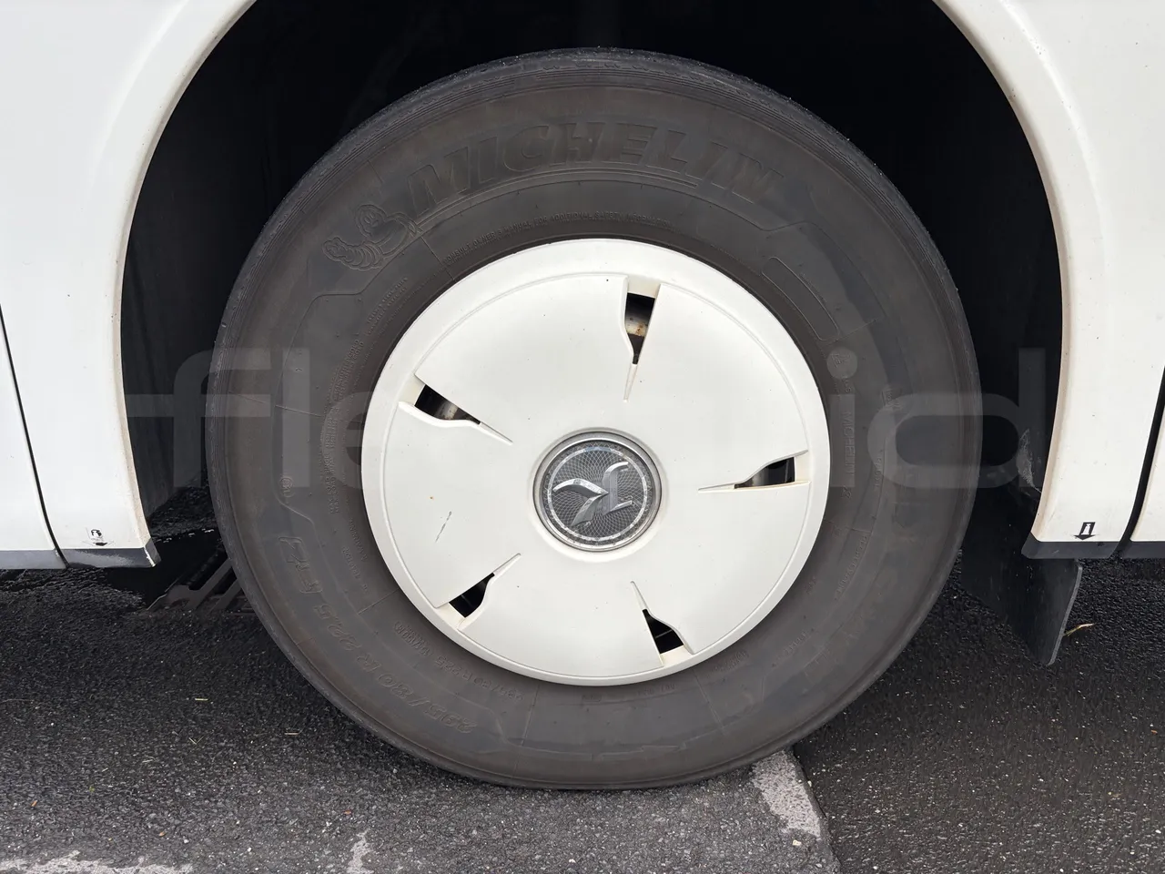 Setra S517 - First Axle Left Side: Complete Tyre