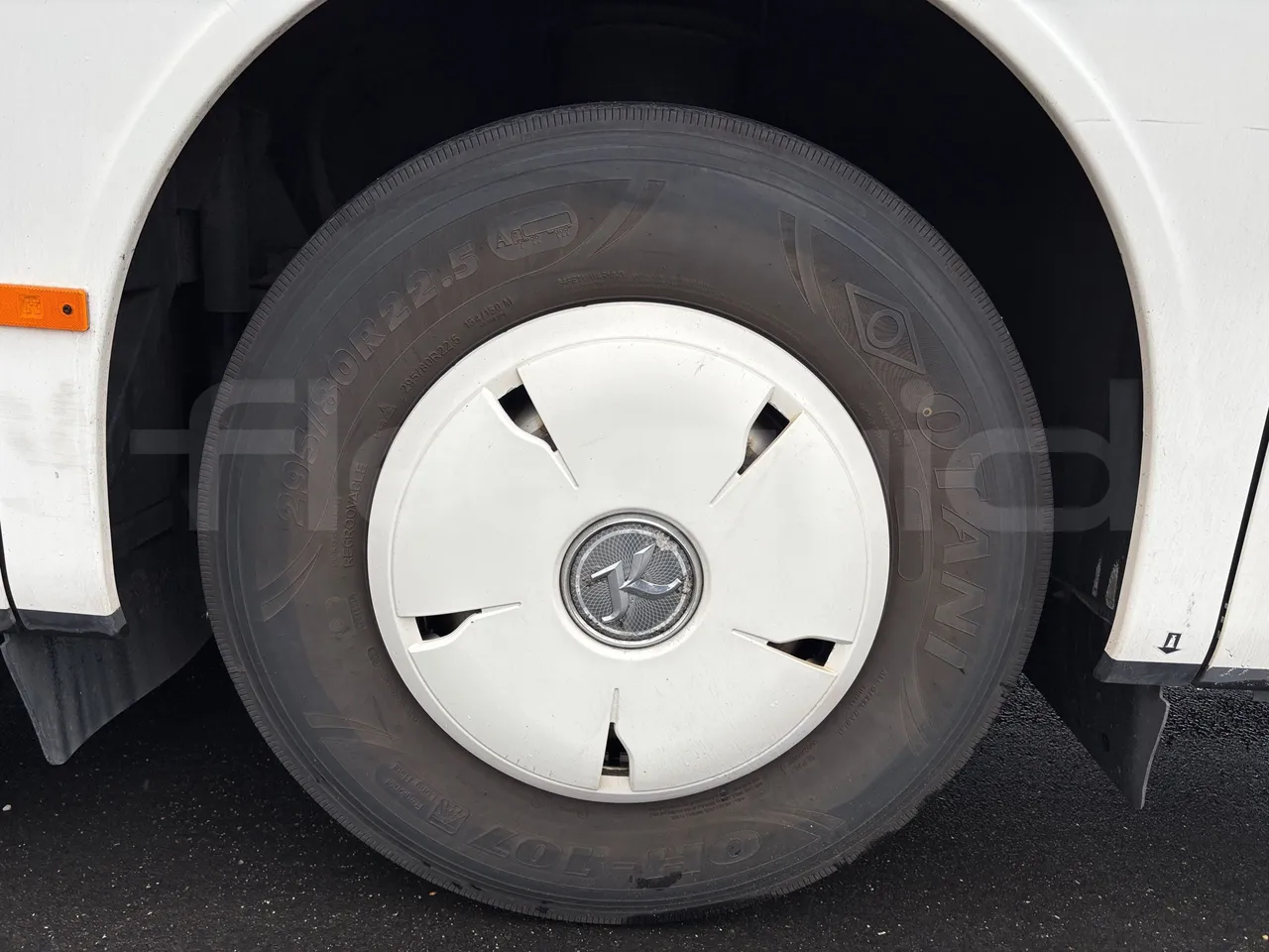 Setra S517 - Third Axle Left Side: Complete Wheel