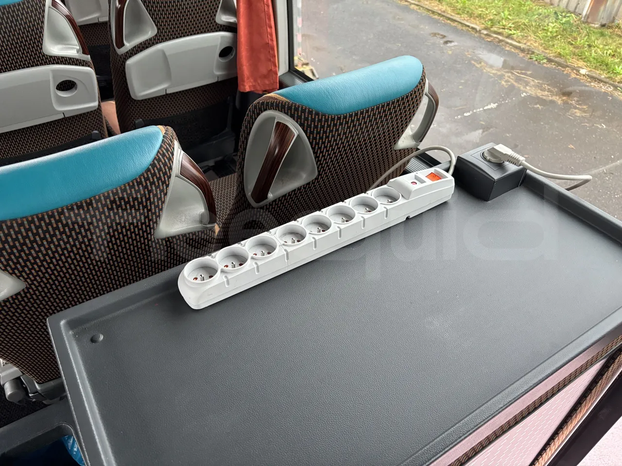Setra S517 - Power Outlets
