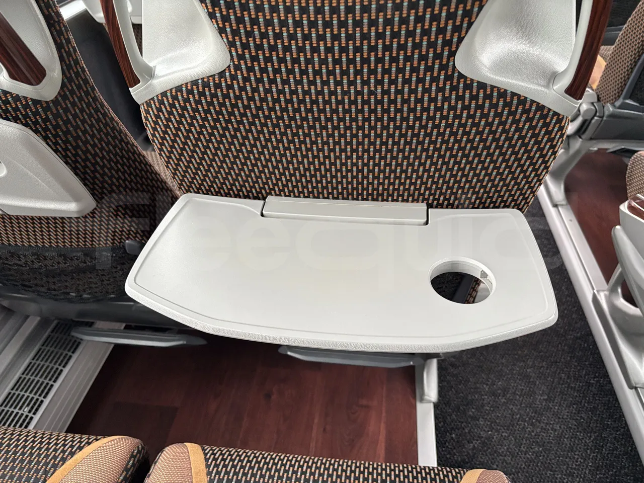 Setra S517 - Table