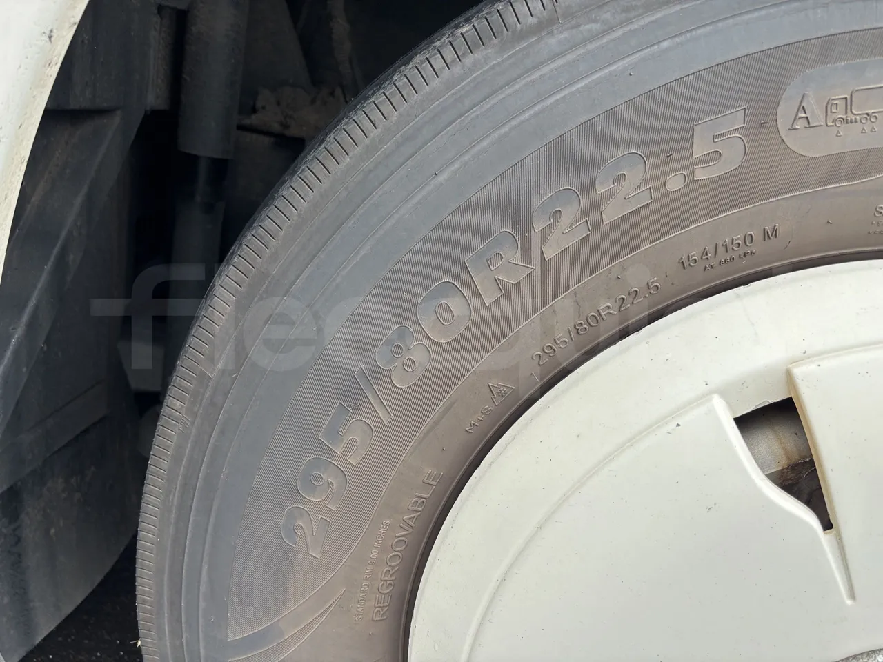 Setra S517 - Third Axle Left Side: Tyre Size