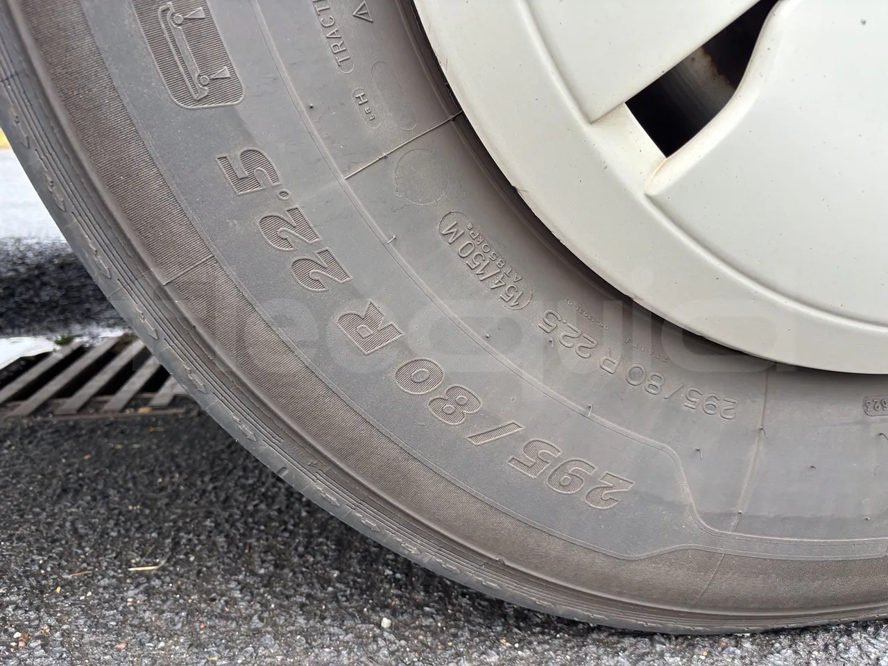 Setra S517 - First Axle Left Side: Tyre Size