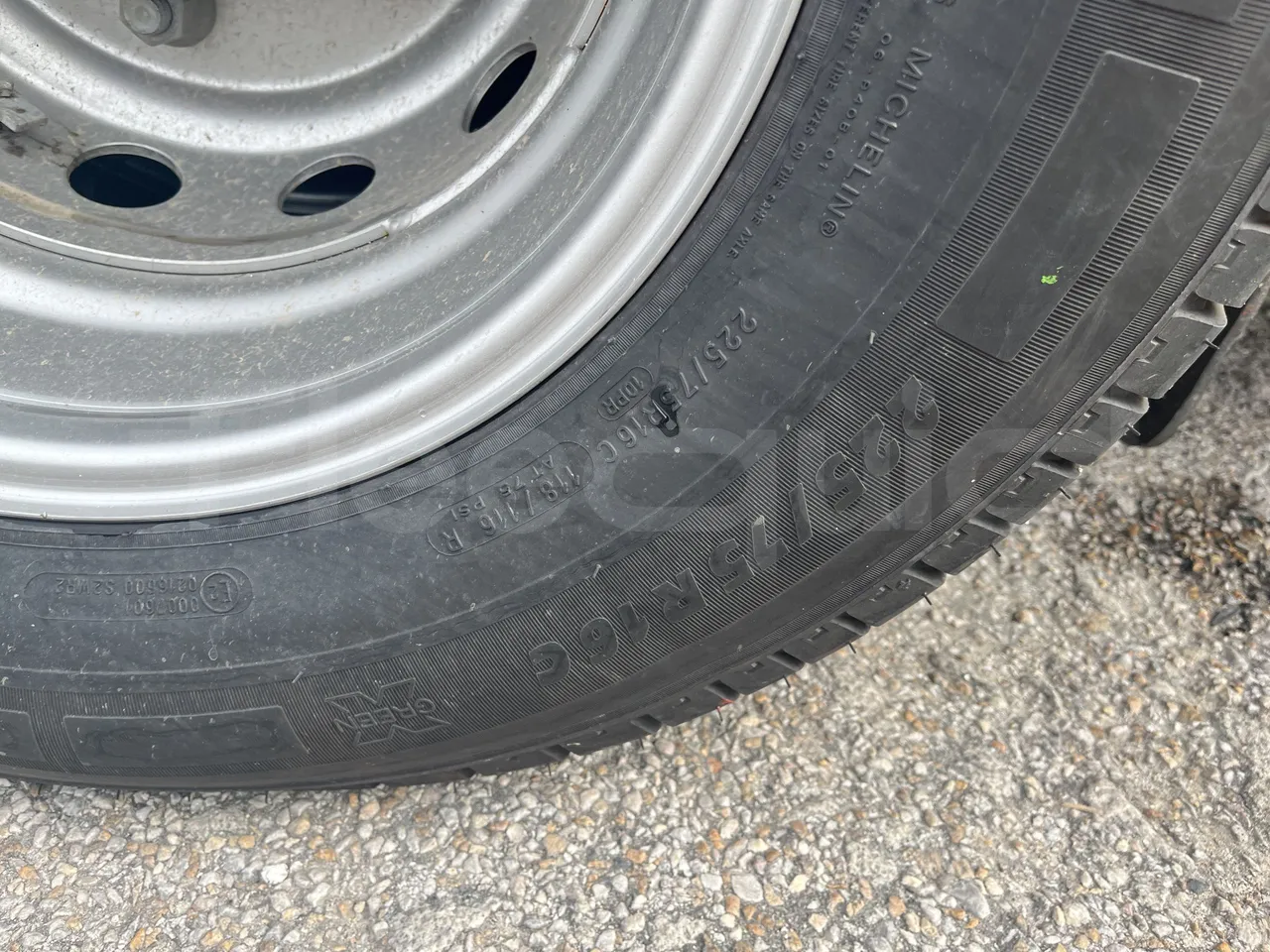 Iveco Daily - Second Axle Left Side: Tyre Size