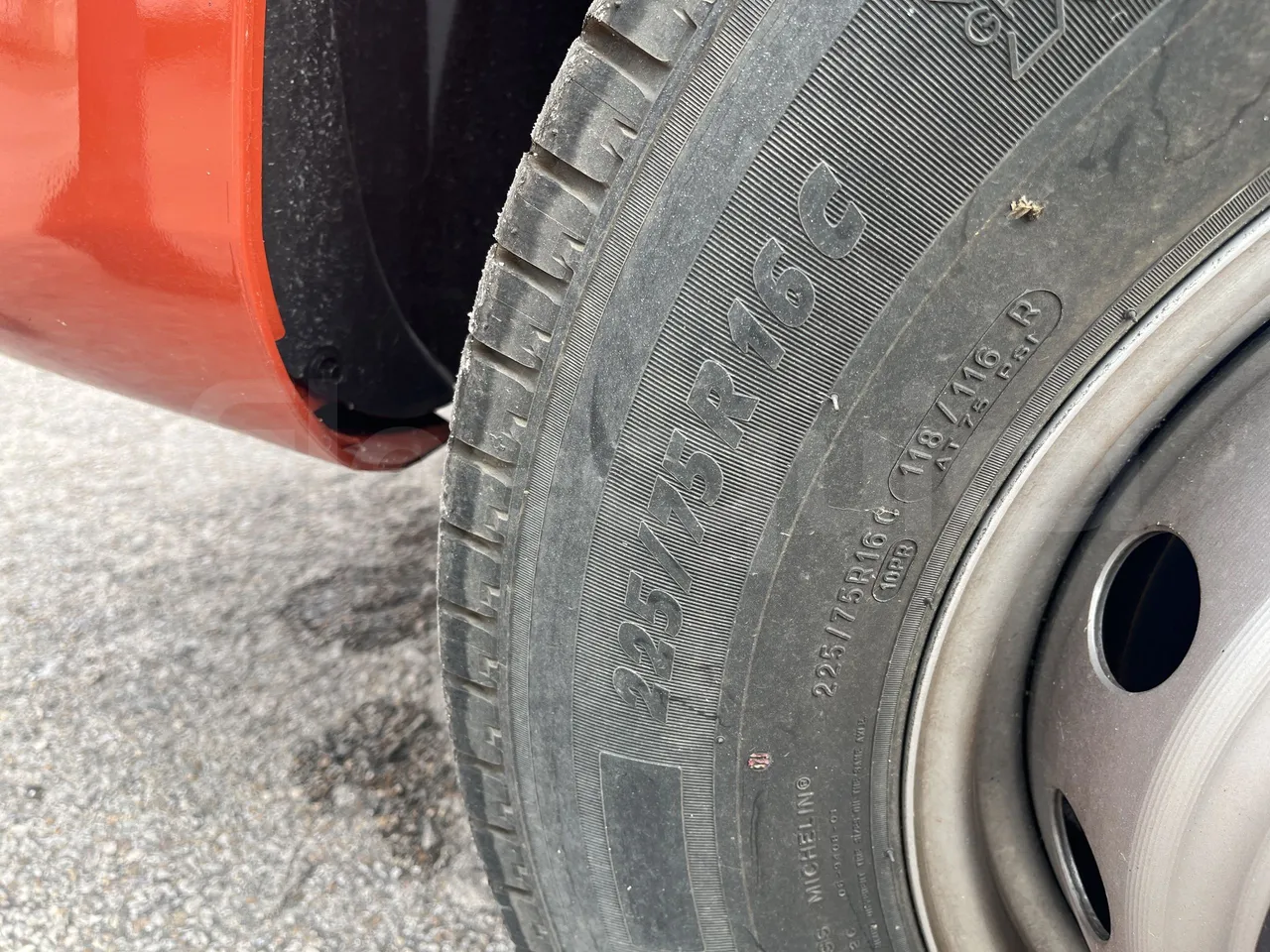 Iveco Daily - First Axle Left Side: Tyre Size