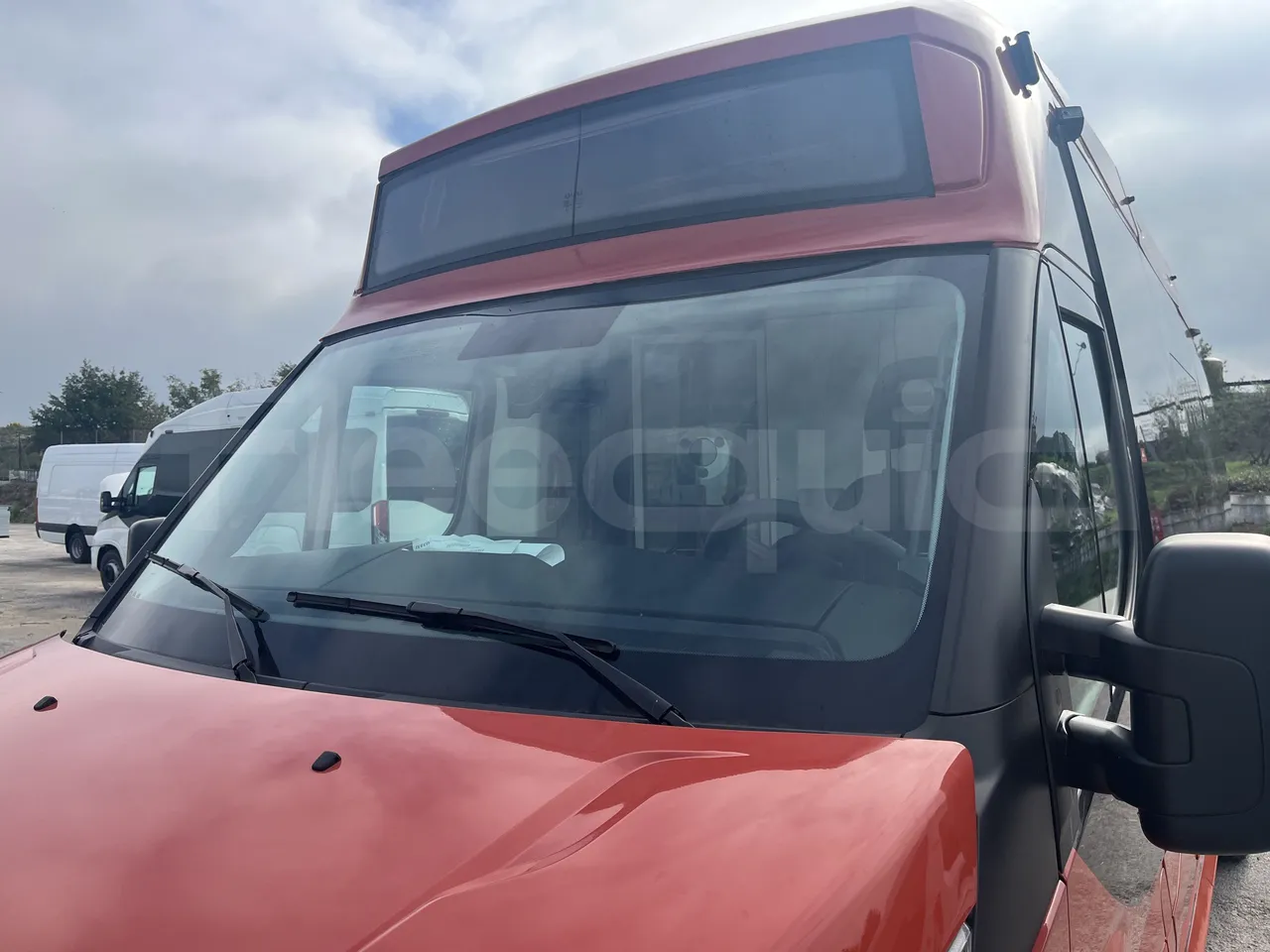 Iveco Daily - Windscreen From Left Side