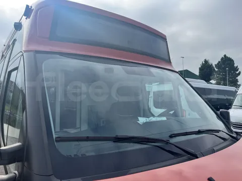 Iveco Daily - Windscreen From Right Side