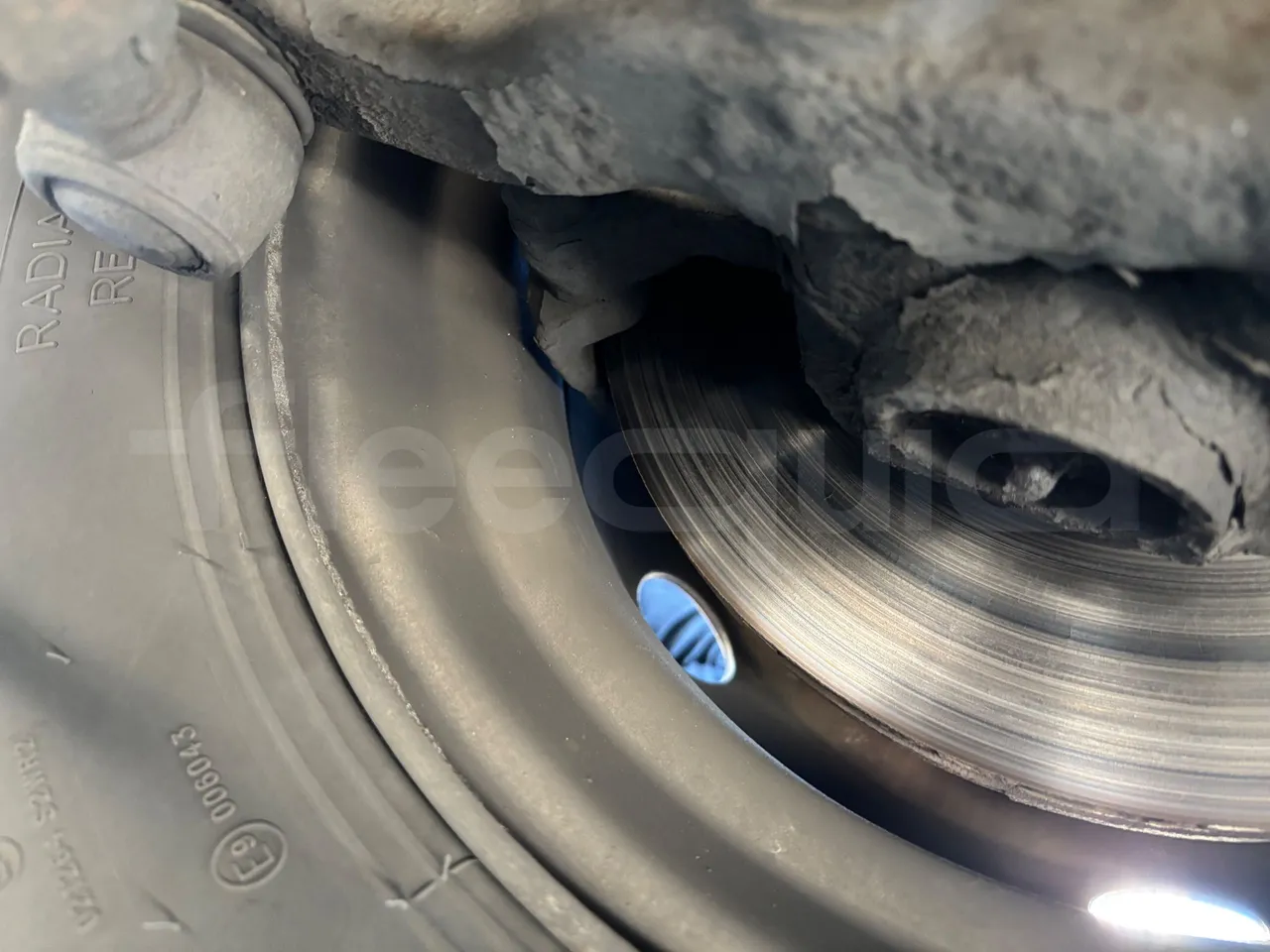 Temsa Opalin BGI9-EURO4-206kwH-8,4m - front discs left