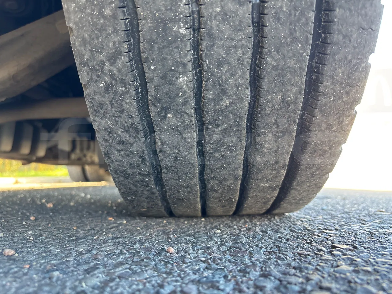 Temsa Opalin BGI9-EURO4-206kwH-8,4m - tread condition front tires left