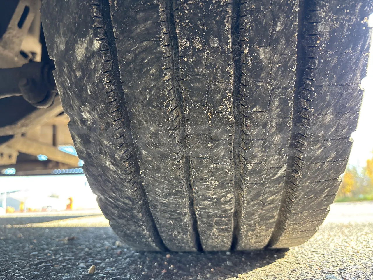 Temsa Opalin BGI9-EURO4-206kwH-8,4m - tread condition front tires right