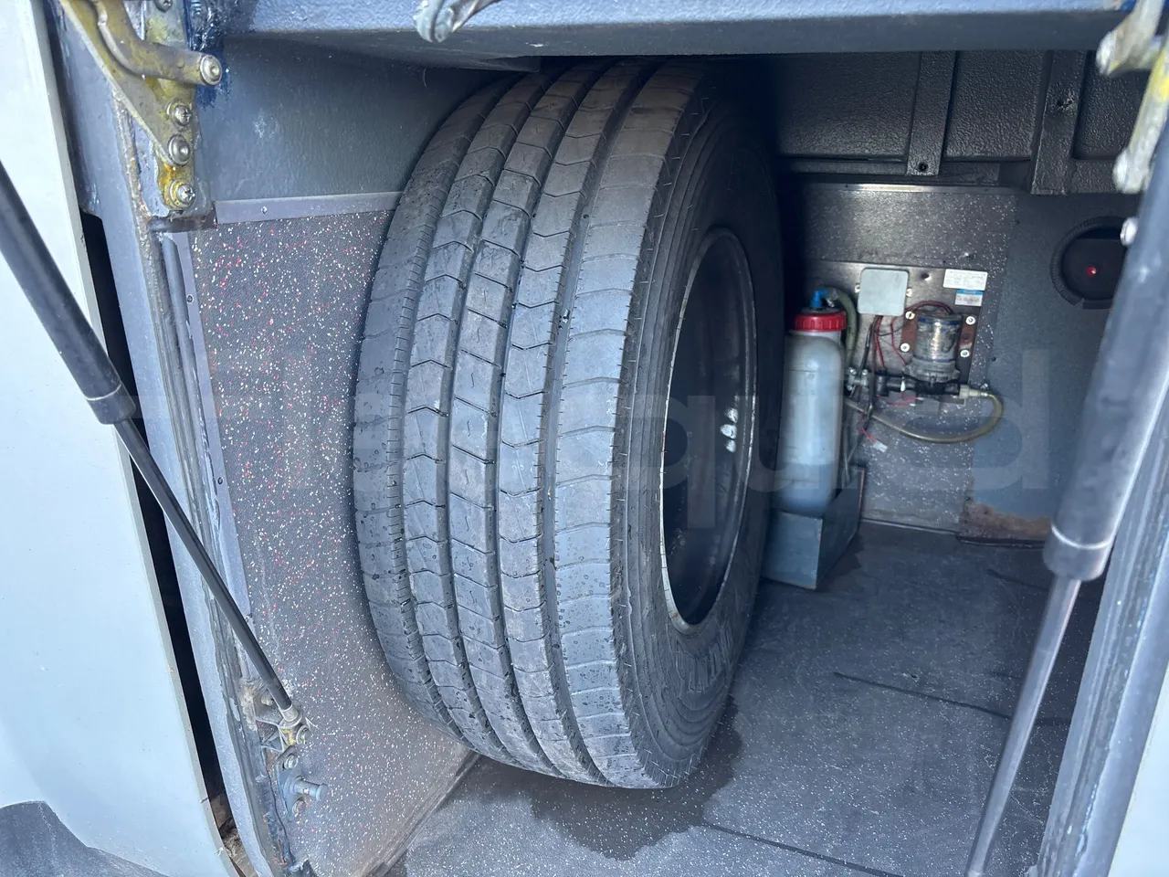 Temsa Opalin BGI9-EURO4-206kwH-8,4m - spare wheel