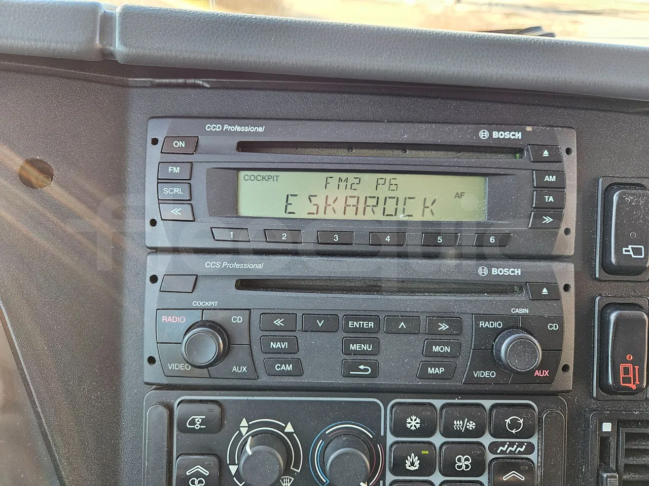 Setra S416 GT-HD/2 - EUR5 - 315kW - 13.020m - radio accessories photo