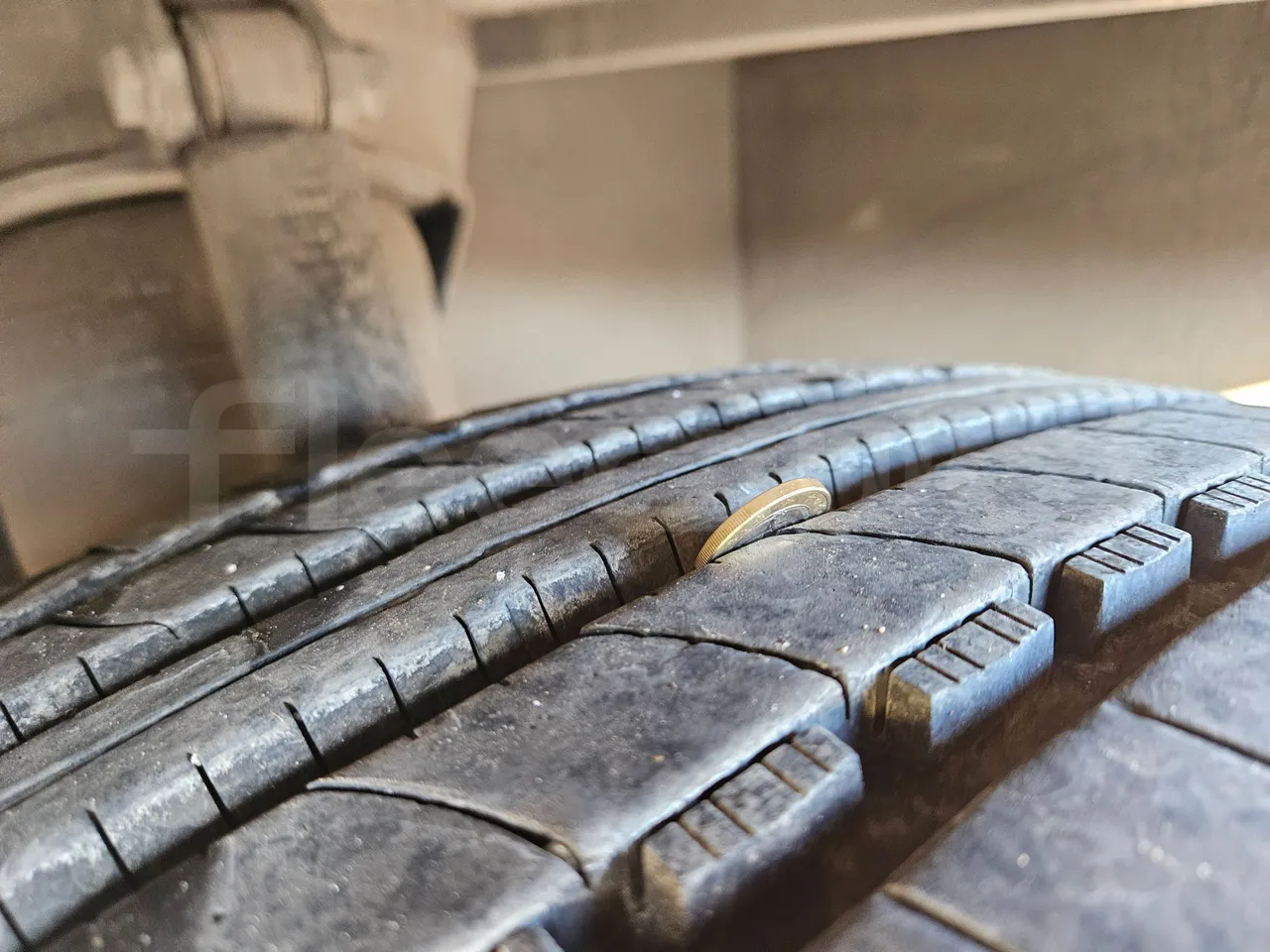 Setra S416 GT-HD/2 - EUR5 - 315kW - 13.020m - tread condition front tires left