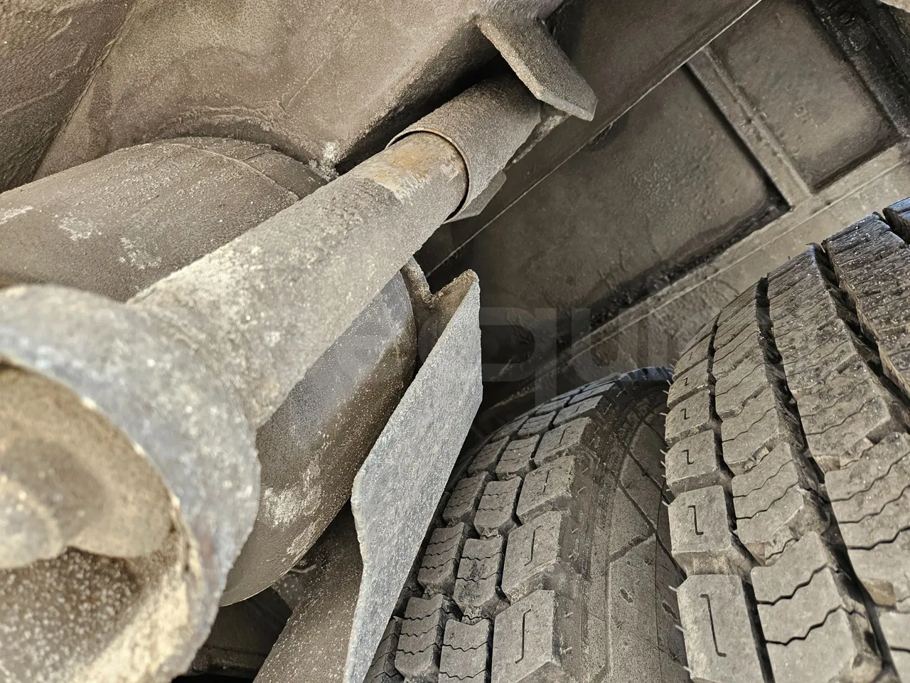 Setra S416 GT-HD/2 - EUR5 - 315kW - 13.020m - axle 2 shock absorbers 1 left