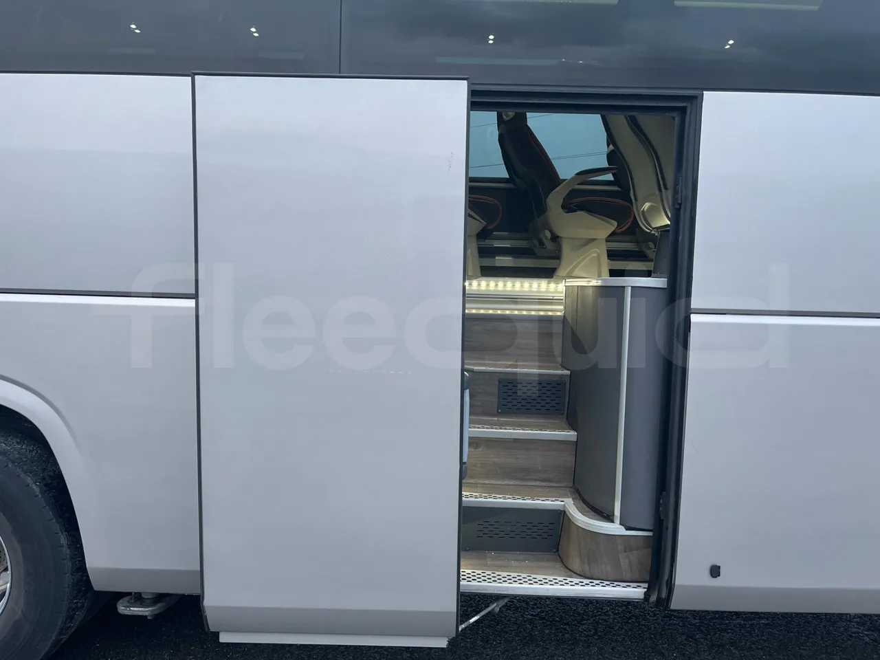 Irizar i6 I6S 13.35 - Euro 6 - 300kW - 12.920 mt - front door 2 open