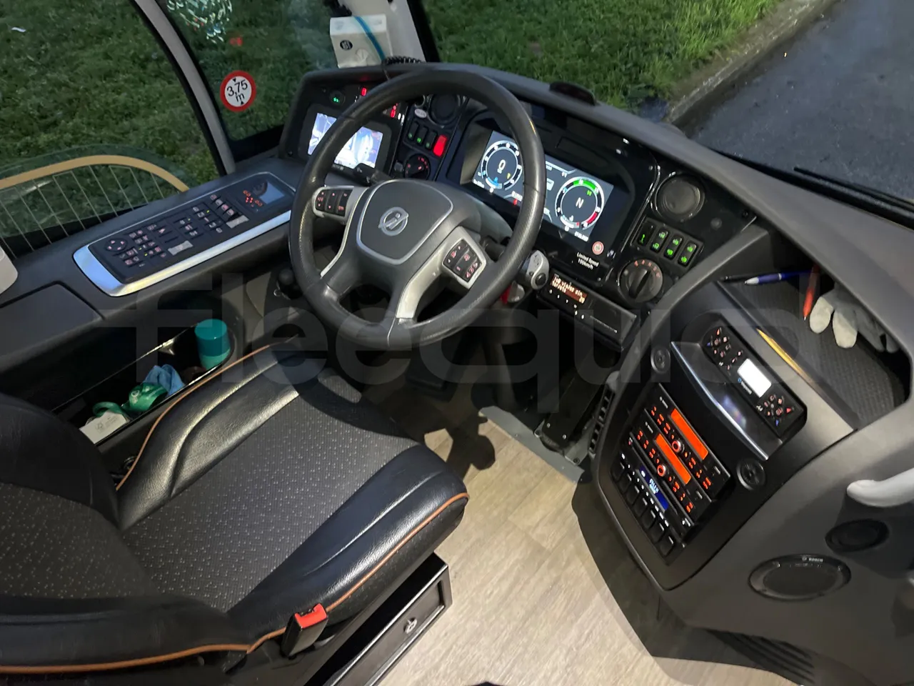 Irizar i6 I6S 13.35 - Euro 6 - 300kW - 12.920 mt - buttons panels on