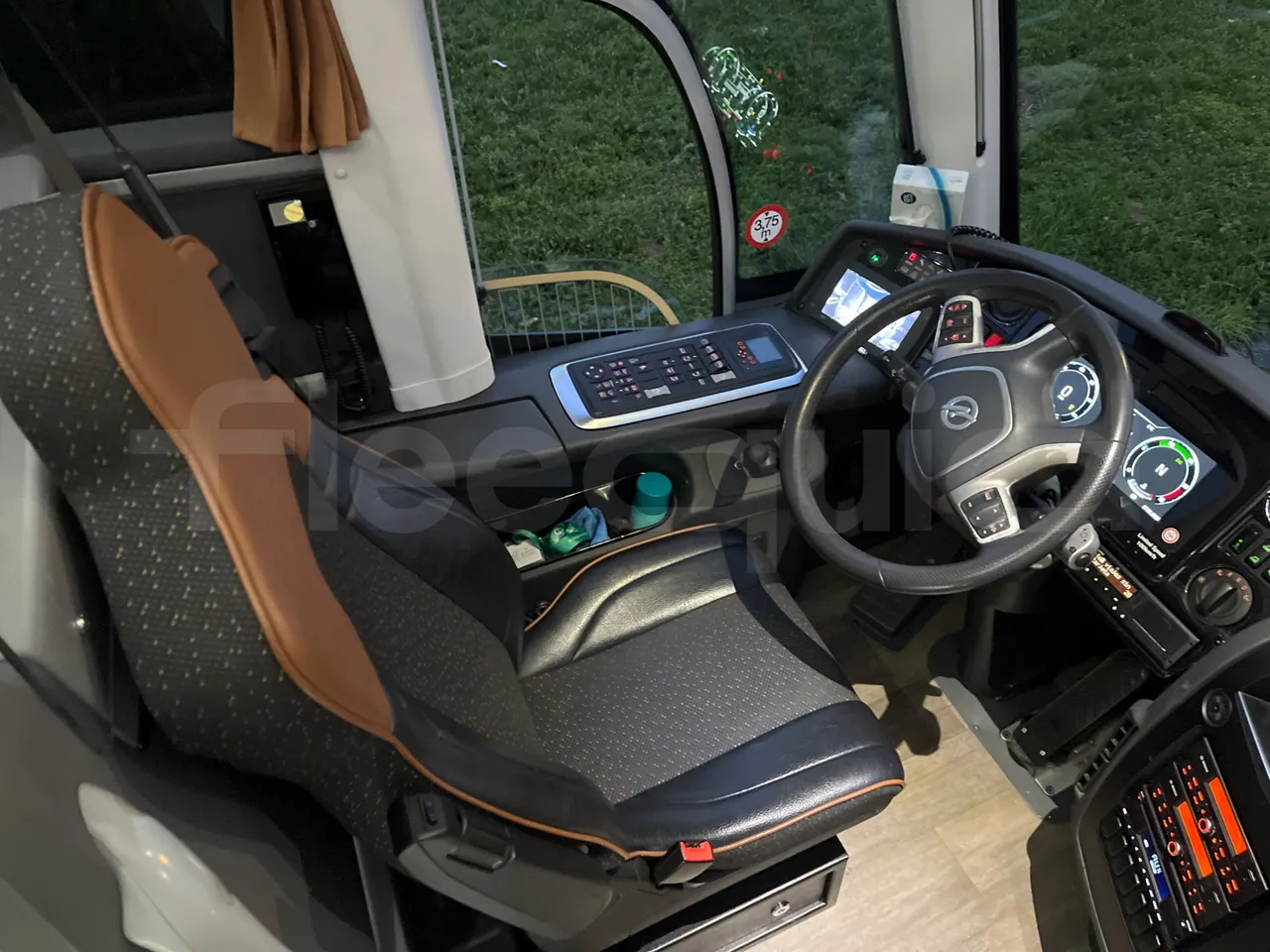 Irizar i6 I6S 13.35 - Euro 6 - 300kW - 12.920 mt - driver's seat photo