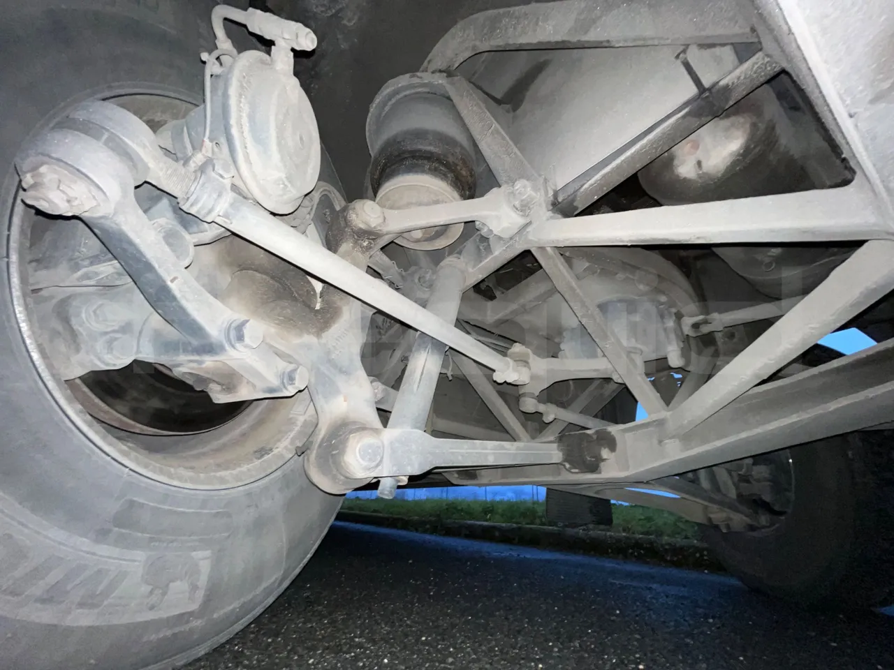 Irizar i6 I6S 13.35 - Euro 6 - 300kW - 12.920 mt - front shock absorbers right