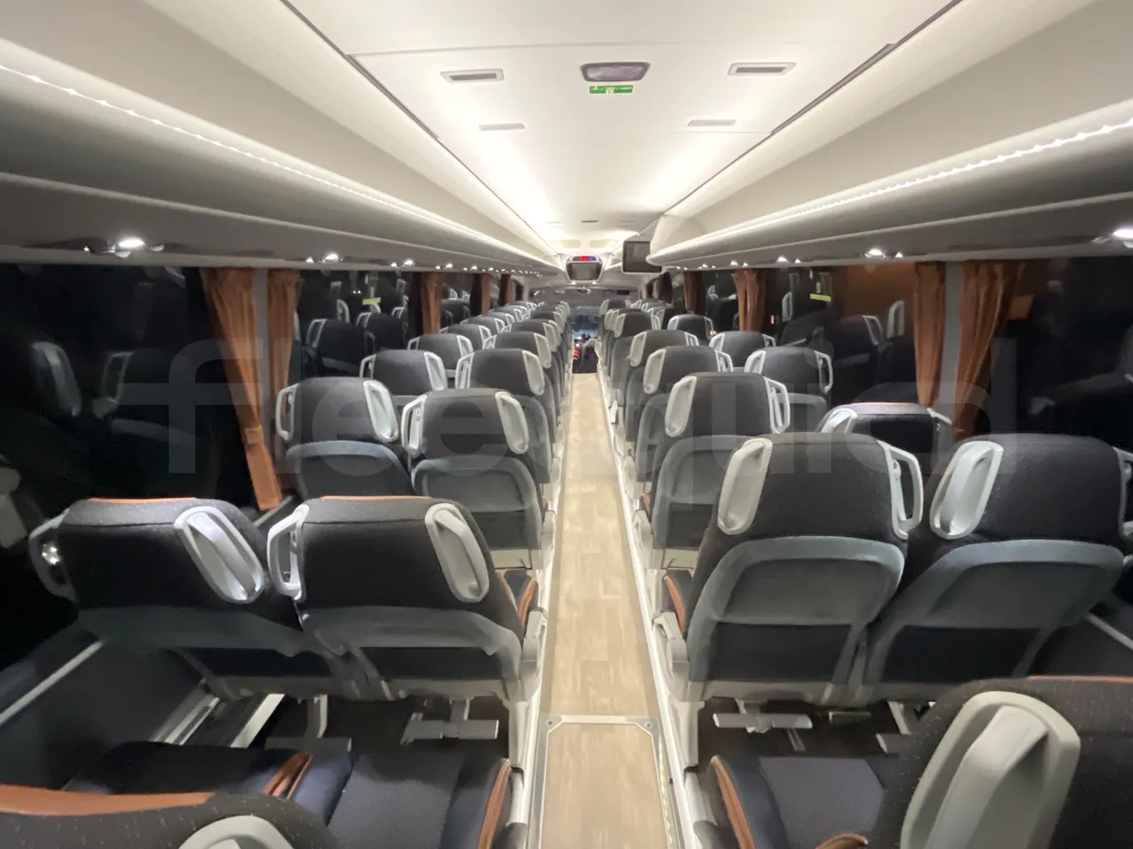 Irizar i6 I6S 13.35 - Euro 6 - 300kW - 12.920 mt - forward view middle aisle