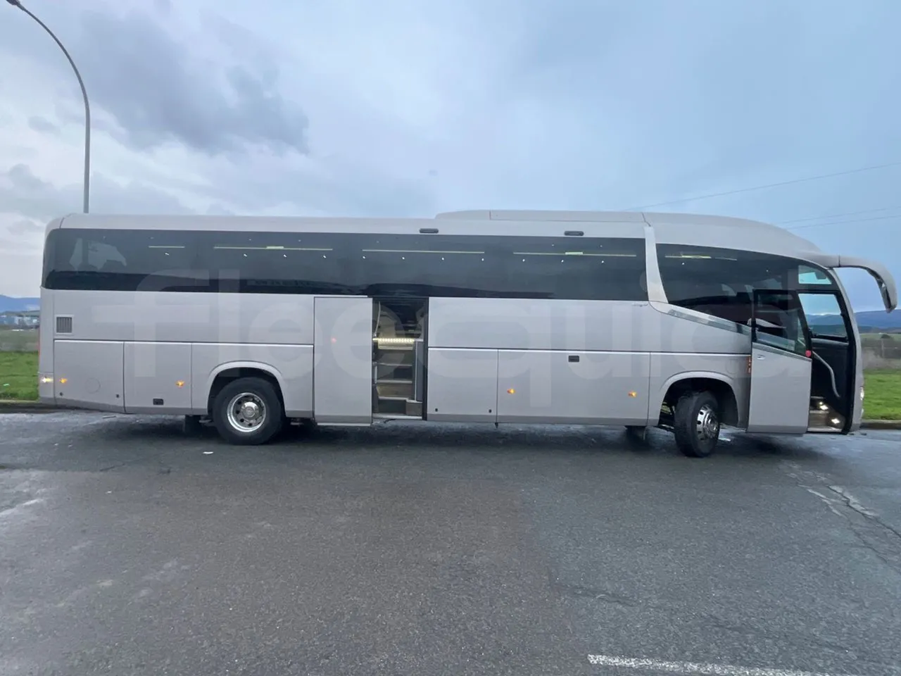 Irizar i6 I6S 13.35 - Euro 6 - 300kW - 12.920 mt - right side doors open