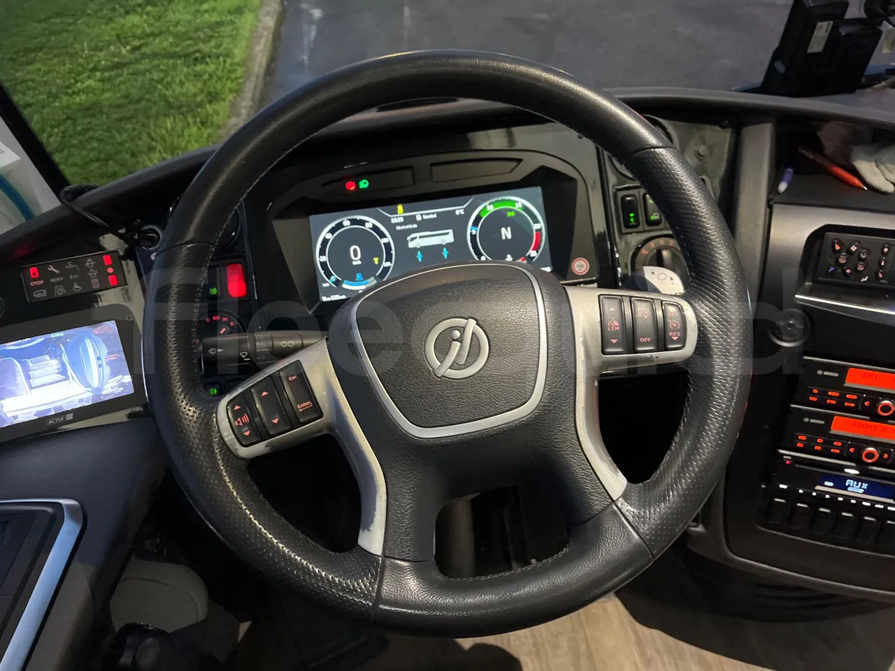 Irizar i6 I6S 13.35 - Euro 6 - 300kW - 12.920 mt - steering wheel photo