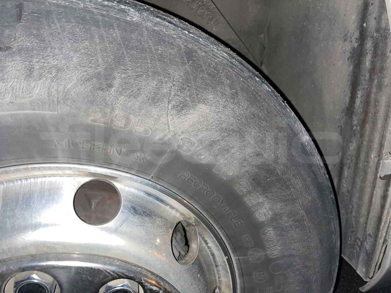 Irizar i6 I6S 13.35 - Euro 6 - 300kW - 12.920 mt - rear left tire photo