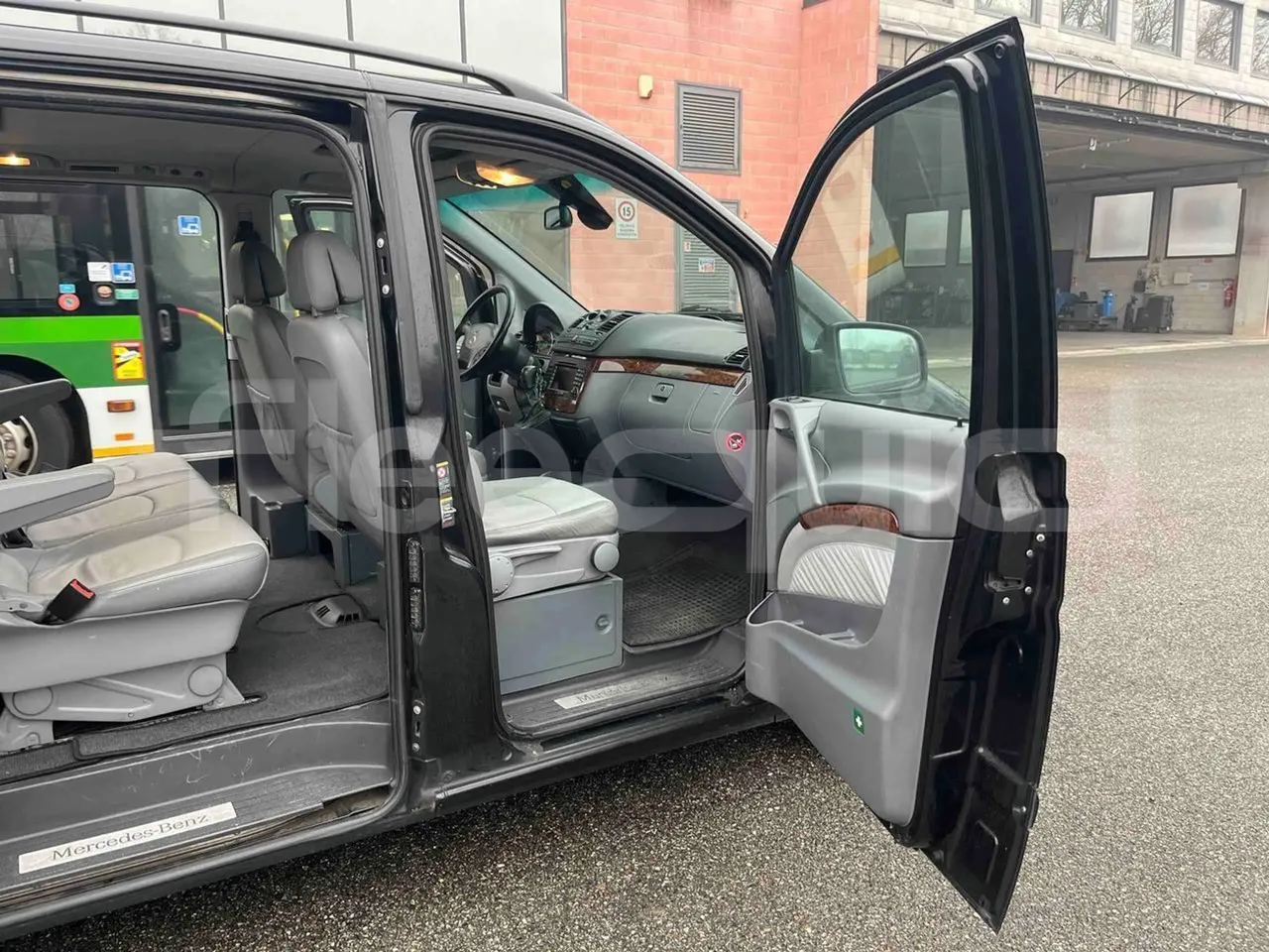 Mercedes-Benz Viano CDI 2.2 - Euro4 - 110kW - 4.993mt - front door 1 open