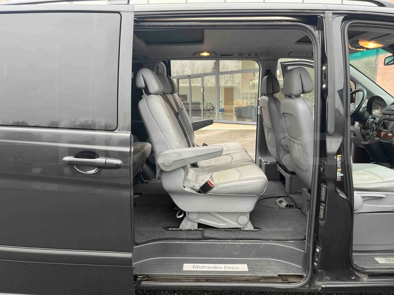 Mercedes-Benz Viano CDI 2.2 - Euro4 - 110kW - 4.993mt - front door 3 open