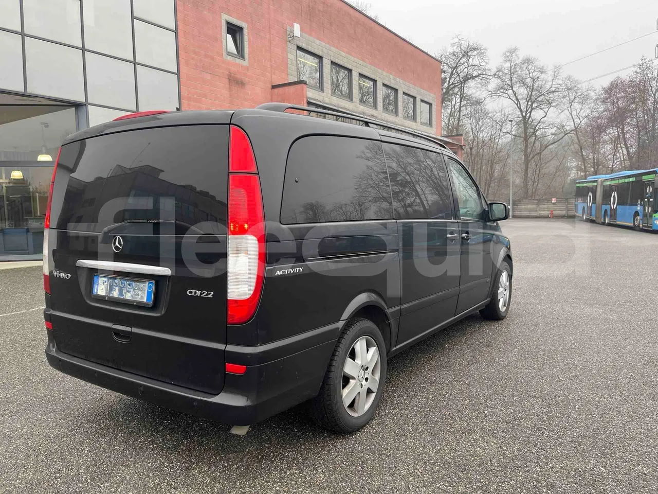 Mercedes-Benz Viano CDI 2.2 - Euro4 - 110kW - 4.993mt - external compartments photo