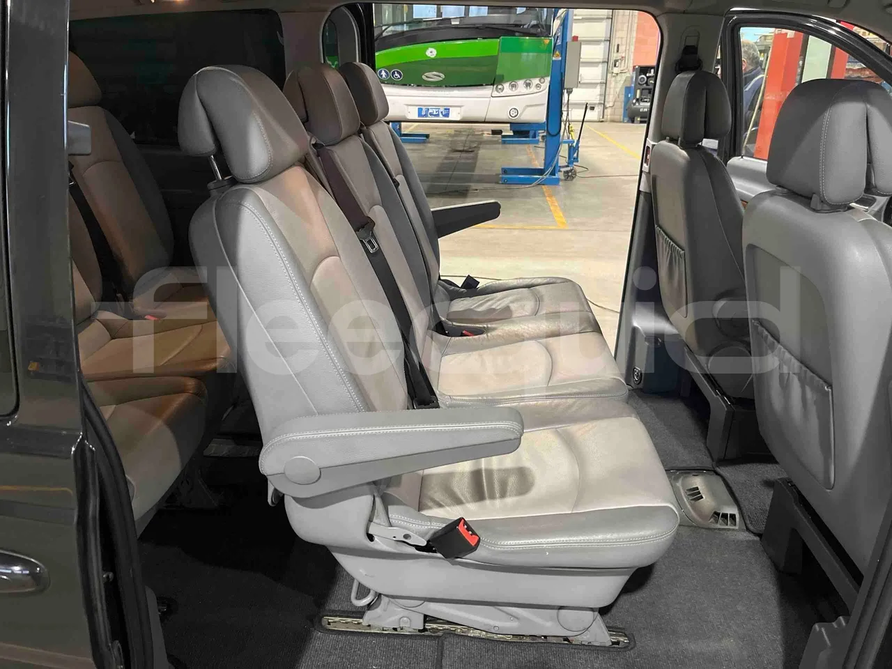 Mercedes-Benz Viano CDI 2.2 - Euro4 - 110kW - 4.993mt - interior reverse seats driver height