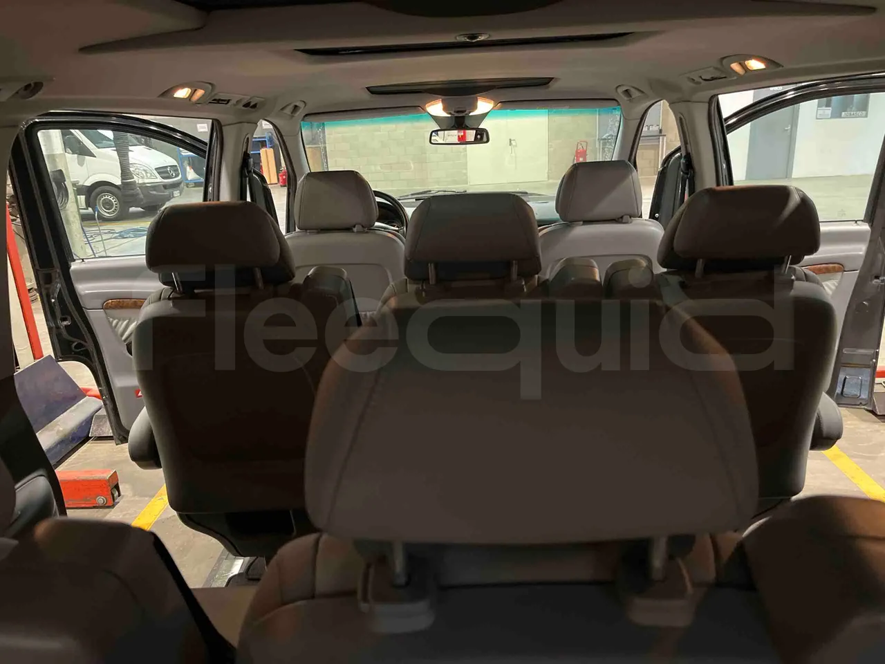 Mercedes-Benz Viano CDI 2.2 - Euro4 - 110kW - 4.993mt - forward view all seats last row height